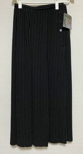 伊太利屋　フロントボタン付きロングスカート★未使用　タック　ブラック　スカート　プリーツ タック　スカート 