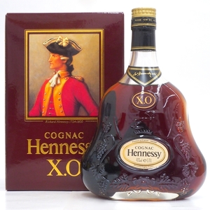 A23-2775【未開栓】Hennessy ヘネシー XO COGNAC コニャック　700ml 40％　金キャップ クリアボトル　ブランデー 古酒　箱つき