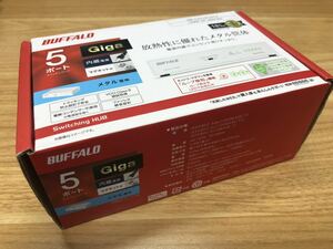 【未使用】BUFFALO Giga対応 金属筐体 電源内蔵 5ポート LSW6-GT-5NS/WH ホワイト スイッチングハブ マグネット 壁掛け設置対応