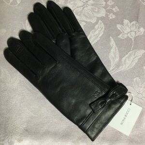 未使用　ニナリッチ　羊革　手袋　20㎝　黒　ブラック　レザー 　タグ付　カシミヤ・ウール　送料無料