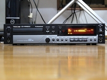 ★02 完動品 ピックアップ新品 TASCAM CD-RW900 2006年製 業務用CDレコーダー 専用リモコン/取説/電源コード付 ★_画像3