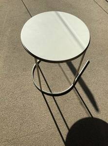 arflex(アルフレックス　正規店購入分) 商品名　　TONDO(トンド) サイドテーブル　ホワイト サイズ　　幅/40×奥行/51×高さ/47.5 cm