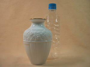 白磁製 ギ・ラロッシュ 花瓶 (訳あり品) 1個　 未使用 お洒落 ギラロッシュ ミニサイズ Guy Laroche PARIS 母の日 フラワー アレンジメント