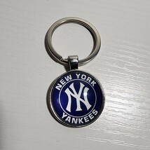 新品　ニューヨークヤンキース　キーホルダー　野球　キーホルダー　キーリングメジャーリーグ　MLB　金属　4cm 簡易梱包_画像1