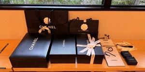 CHANEL original. 3 boxes (35.5cmx26.5cm/30.5cmx20.5cm) 2 small boxes(8cmx8cm) and 5 bags and ribbons.　空箱＆ショッピングバッグ