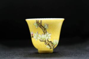 【新品未使用】景徳鎮茶器 粉彩花「景德呈珍品 花琅花杯」1点もの中国茶器/品茶茶杯 主人杯 黄色