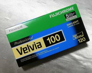 新品☆FUJIFILM Velvia 100 120 RVP100 5本パック 冷蔵庫保管 期限24/1☆送料無料！