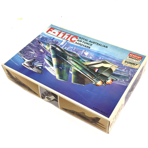 F-111C 1/48 スケール ROYRAL AUSTRALIAN AIR FORCE AADVARK アドバーグ プラモデル 未組立品 保存箱付き