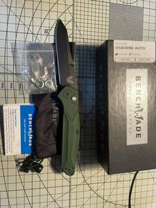 Benchmade 9400BK Osborne Folding Knife 3.4 S30V Black Plain Blade, Green Aluminum Handles(合法化済み)