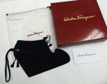 未使用品　★Salvatore Ferragamo /サルヴァトーレフェラガモ ◎靴型　シューズ型　ヌバックレザー　ポーチ_画像2