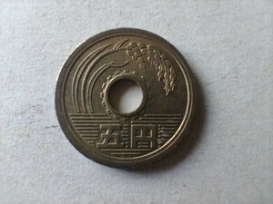 エラーコイン　穴ズレ　穴ずれ　昭和64年 5円玉 5円硬貨　5円黄銅貨　昭和六十四年　五円玉　五円硬貨　コイン　メダル　貨幣　硬貨 即決