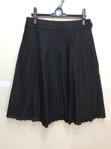  Koo kai . black × hem embroidery skirt size 38