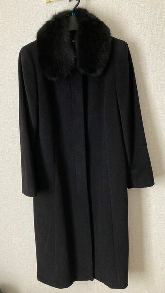 ブラック コート（未使用/黒/アンゴラ&羊毛、ファー部分はブルーフォックス）