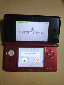 ジャンク２個セット　ニンテンドー３DS本体　起動するけどソフト認識しないメタリックレッドと起動しないピンク　充電器付き