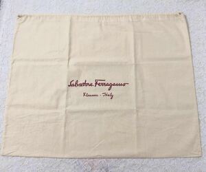 サルバトーレ・フェラガモ「Salvatore Ferragamo」バッグ保存袋 現行 (3085) 正規品 付属品 内袋 布袋 巾着袋 61×48cm 布製 ベージュ