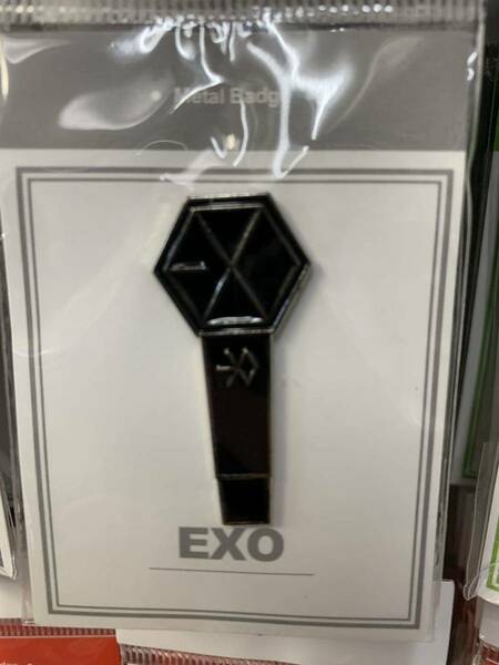 EXO ペンライト　ピンバッジ