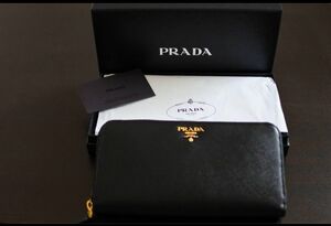 PRADA 財布