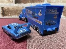マック トラック トレーラー キング　ダイナコ　カーズ2台セット　マテル　ディズニー　ピクサー　_画像5