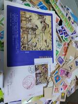 つ)大量約1.6㎏　外国切手・日本切手・記念切手・色々（80サイズ箱）コレクター未整理品　使用済紙付切手_画像4