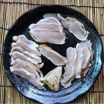旨味の強い、炙り「鶏刺し、ムネ肉500g位」国産、長期飼育で味の濃い熟鶏を使用　-鶏タタキ-_画像6