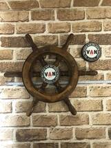 旧VAN JACKET店舗ディスプレイ時に使用された什器、操舵輪45.0㎝と丸VAN看板(木製9.0㎝です。_画像1
