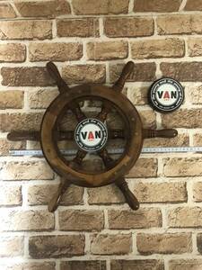 旧VAN JACKET店舗ディスプレイ時に使用された什器、操舵輪45.0㎝と丸VAN看板(木製9.0㎝です。