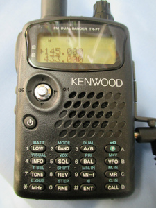 ＫＥＮＷＯＯＤ 　ＴＨ−Ｆ７　１４４ＭＨｚ／４３０ＭＨｚ　ＦＭハンディトランシ−バ−　新品　店じまいセ−ル！！