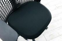 【未開封未使用品】 ハーマンミラー セイルチェア ミドルバック 中古 Herman Miller 中古オフィス家具 フルアジャスタブル 可動肘 ブラック_画像3