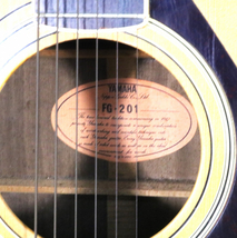 【ト滝】YAMAHA ヤマハ アコースティックギター FG-201 ハードケース付 ギター アコギ 弦楽器 楽器 現状品 DS517DEW84_画像3
