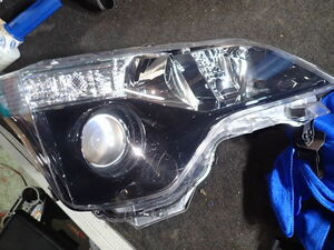 スペイド NSP140 HID ヘッドライト ランプ 右 koito 52-261