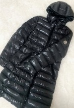 　良品 １円　MONCLER モンクレール MOKA　 モカ ダウンコート サイズ0 グレー ロゴ ワッペン付き 正規品　レディース　_画像1