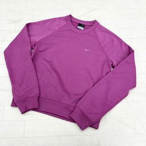 1251◎ NIKE ナイキ トップス スウェット トレーナー 裏起毛 クルーネック 長袖 ワンポイント ロゴ 刺繍 パープル レディースS