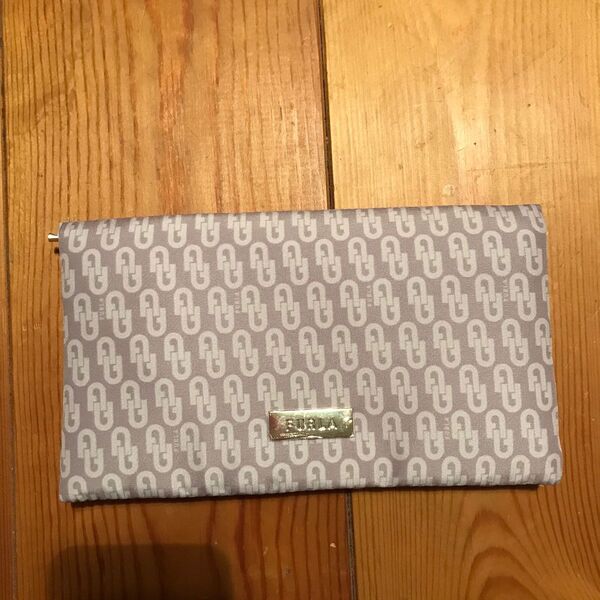 FURLAのポーチ