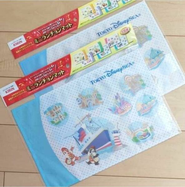 ★新品　非売品　ディズニー★ミニランチョンマット2種セット★水色ドット柄 ドナルド チップ&デール