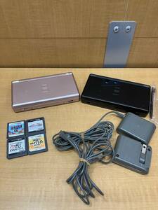 M【11C59】 任天堂　DS　ピンク　ブラック　充電器あり　箱なし ケース付き ＋ ゲームソフト 4個付き