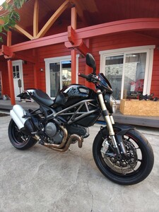 DUCATI Monster 1100 Evo 2011 走行20815km車検令和7年2月まで　前後タイヤ新品　専用スタンド、46mmボックス付き　近県ならお届けします　