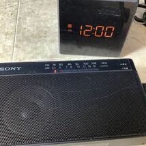 L4101【動作品】 SONY／ソニー. FM／AM. ラジオ. 2点 まとめ. ■ICF-C1. 時計付き. ■ICF-306_画像7