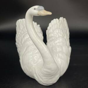 A290732(114)-231/IT3000　LLADRO　リヤドロ　白鳥　陶器人形　置物　インテリア　高さ：約10㎝