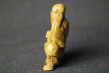 中国美術 堤物 人物 根付◇5.4×3.6×1.8cm/21.5g/東洋彫刻/煙草入れ/キセル入れ/唐物/縁起物/時代/骨董/古美術_画像3