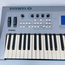 11C11 YAMAHA ヤマハ シンセサイザー MM6 鍵盤楽器 61鍵 電子ピアノ キーボード 元箱付 通電音出し確認済 _画像3
