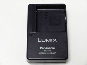 未使用に近い Panasonic DE-A39 バッテリー充電器 パナソニック DMW-BCE10 用 送料140円 DE-A39A 00931