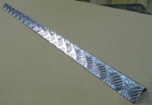 不等辺Lアングル アルミ縞板(シマイタ) 2.5x50x70x500 と 2.5x50x70x560 (厚x幅x長さ㍉)の2本セット