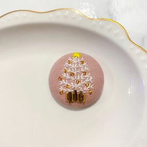 ハンドメイド 刺繍ブローチ クリスマスツリー ホワイト ピンク ゴールド