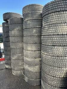 245/70R19.5 再生タイヤ ブリヂストン 13ミリアップ　W910 スタッドレスパターン 1本価格　引き取り大歓迎　在庫42本　