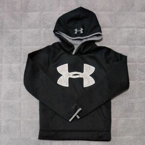 ★☆UNDER ARMOUR　パーカー　130～140☆★