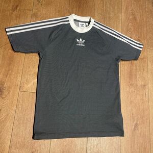 adidas 半袖Tシャツ　SIZE M