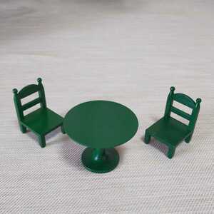 中古品◆シルバニアファミリー　緑の家具【丸テーブル＆チェアセット】◆元箱無