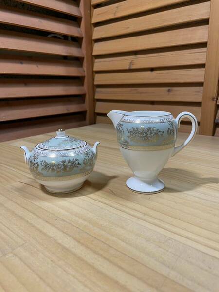 M1Y ◎298 【WEDGWOOD】 ウェッジウッド コロンビア セージグリーン クリーマー シュガーポット 金彩 黒壺 未使用展示品