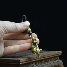 ミニ 可愛い 達磨大師坐像 真鍮製 達磨像 置物・オブジェ 小 4.3x2x1.4cm 伝統工芸 金運隆盛 風水達磨 神像 仏教美術品_画像5