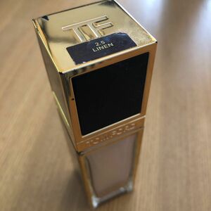 トムフォード　トムフォードビューティ　ファンデーション　tomford リキッドファンデ　2.5 リネン　SPF50 残量不明